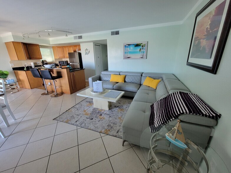 More Photos Of 125 110th Ave, Treasure Island Apartments For Sale