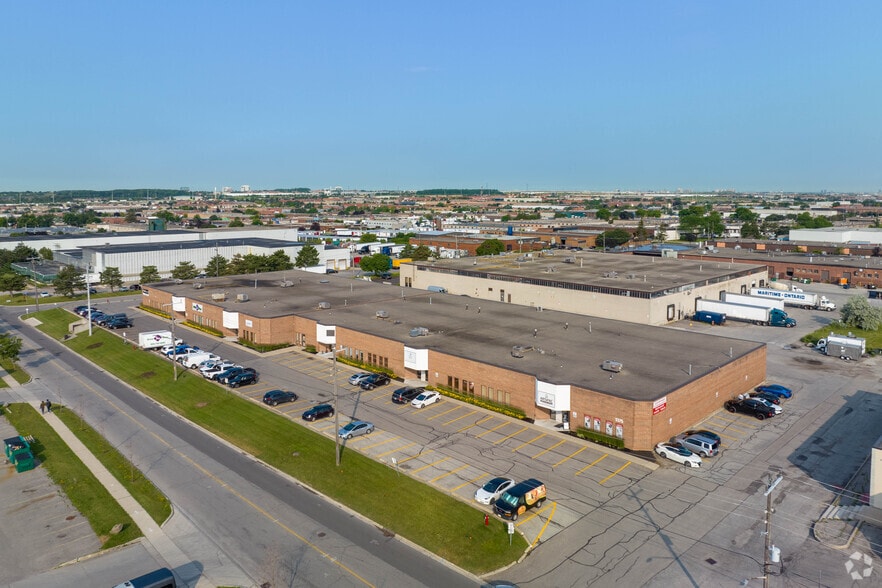 More Photos Of 1375 Aimco Blvd, Mississauga Warehouse For Lease