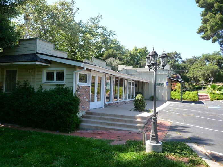 Primary Photo Of 2809 S Mission Rd, Fallbrook Freestanding For Lease