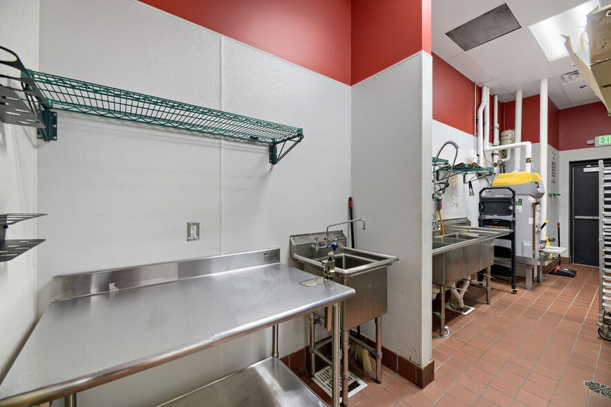 More Photos Of 6200 Leetsdale Dr, Denver Storefront For Lease