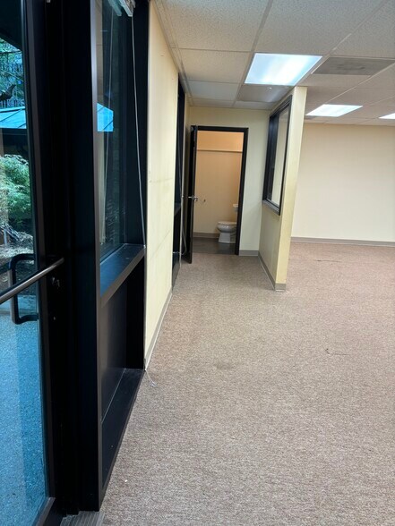 More Photos Of 9912-9920 Main St, Fairfax Office For Lease