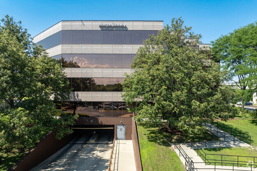 More Photos Of 111 Pfingsten Rd, Deerfield Medical For Lease