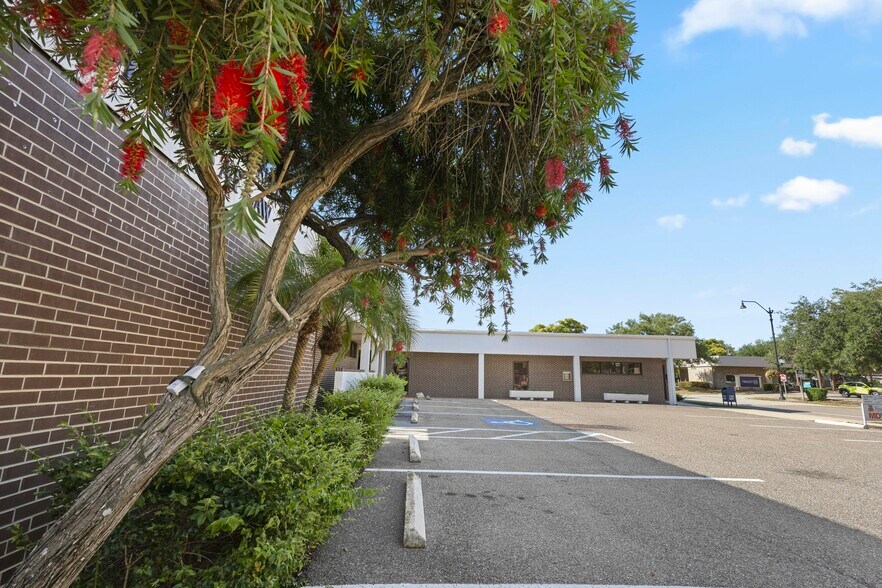 More Photos Of 227-233 Nokomis Ave, Venice Office For Sale