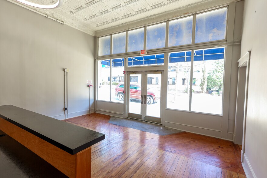 More Photos Of 154 Magnolia St, Spartanburg Storefront Retail Office For Lease