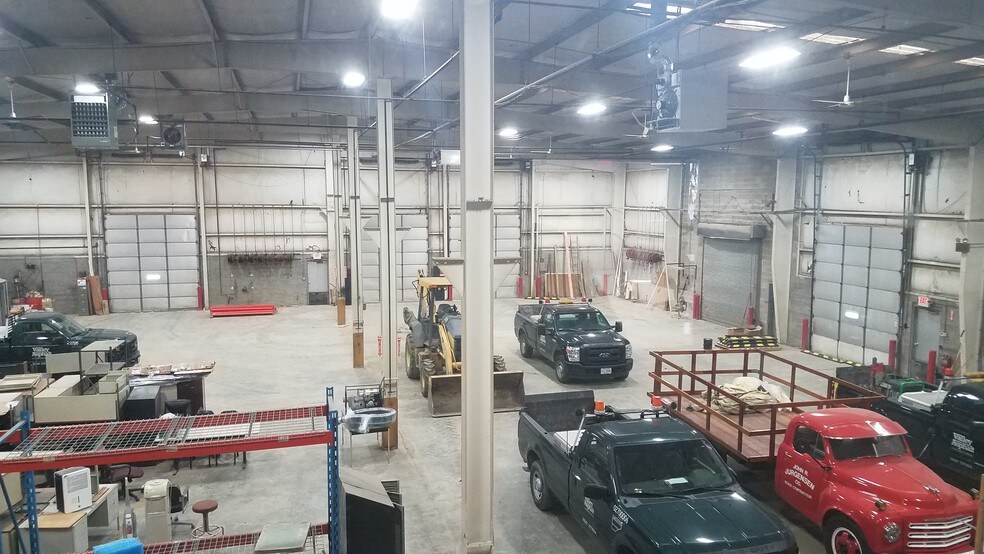 More Photos Of 2786 E Crescentville Rd, West Chester Warehouse For Lease