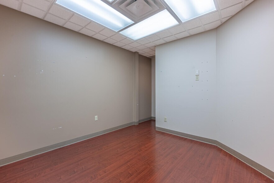 More Photos Of 1956-1964 E Whipp Rd, Dayton Medical For Lease