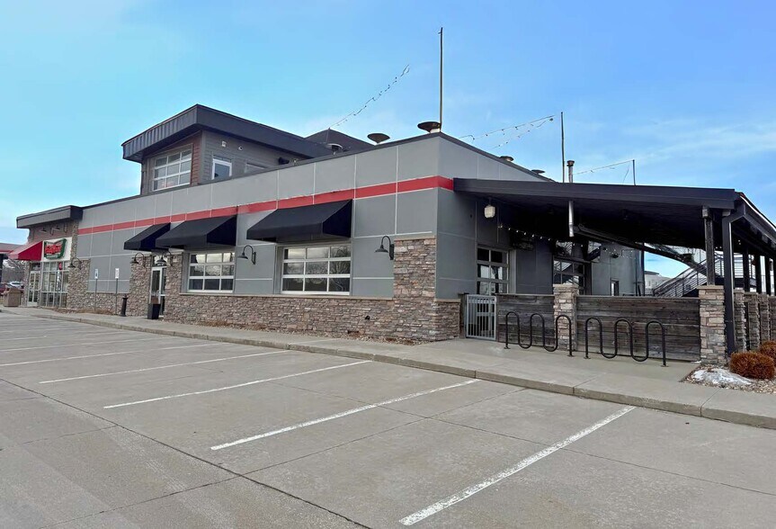Primary Photo Of 810 E 1st St, Ankeny Restaurant For Lease