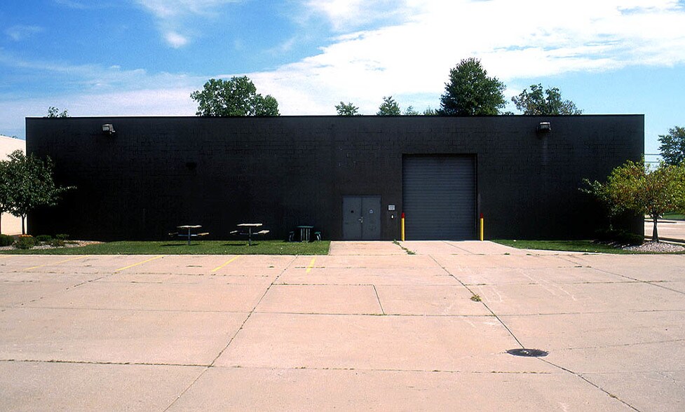 More Photos Of 31701 Research Park Dr, Madison Heights Distribution For Lease