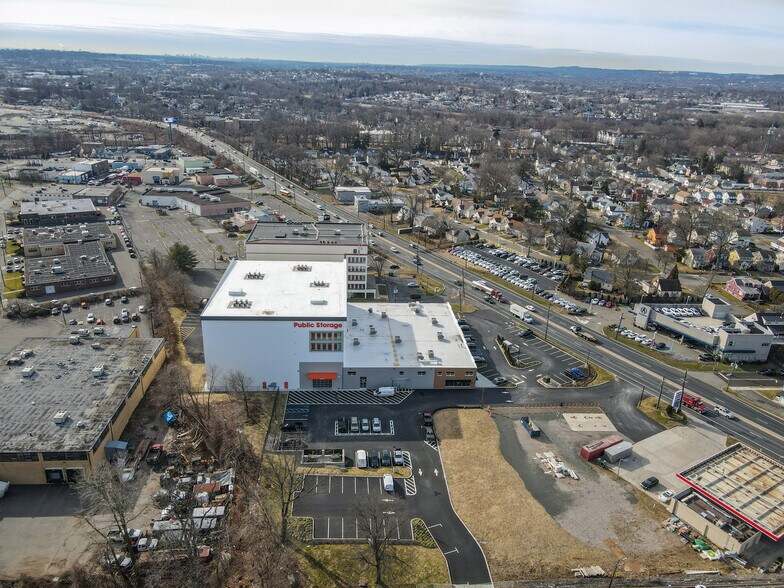 More Photos Of 174 State Rt 17 N, Rochelle Park Self Storage For Lease