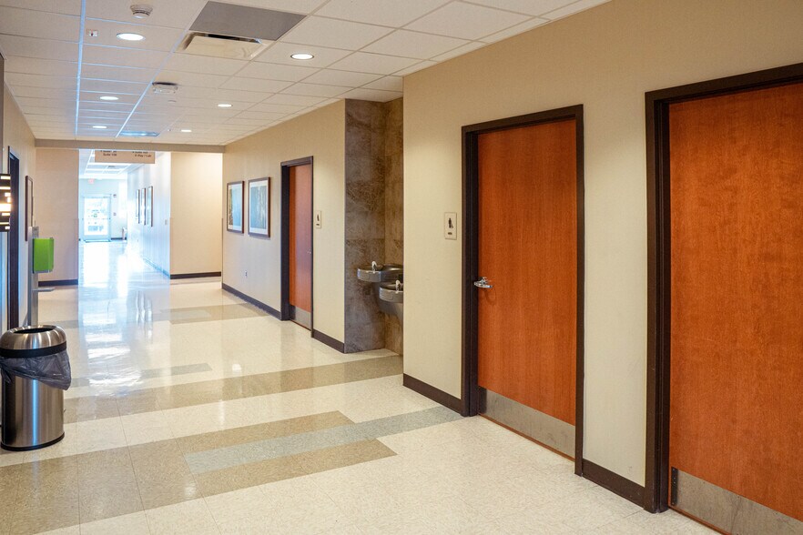 More Photos Of 163 River Oaks Dr, Canton Medical For Lease