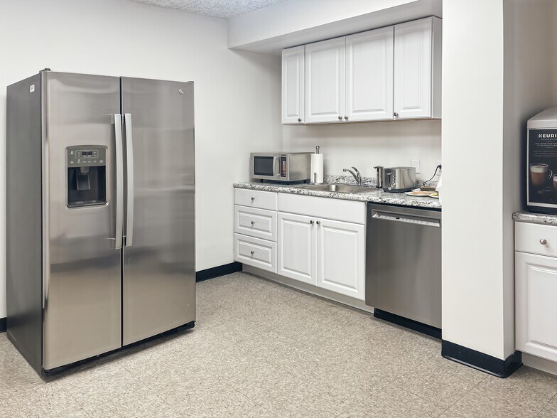 More Photos Of 300 Interstate Corporate Cent, Williston Coworking Space