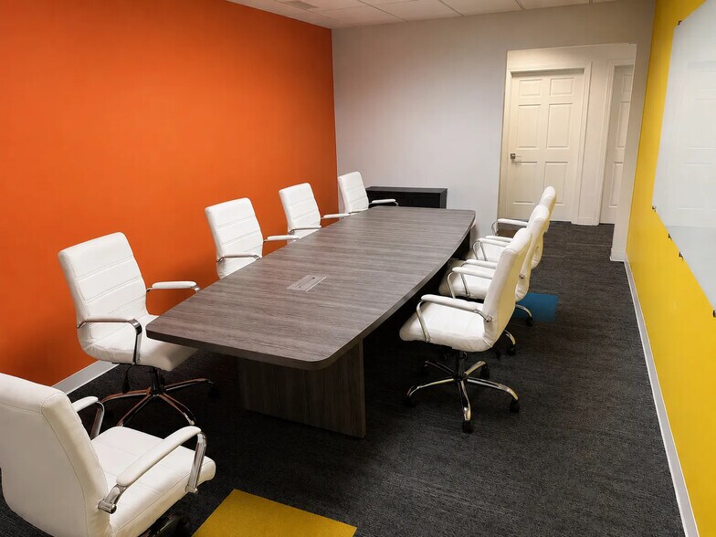 More Photos Of 9955 Crosspoint Blvd, Fishers Office For Sale