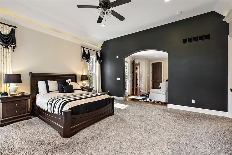 More Photos Of 1330 Oxford Rd, Bloomfield Hills Specialty For Sale