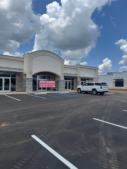 More Photos Of 108 Apple Avenue Ave, Dothan General Retail For Lease