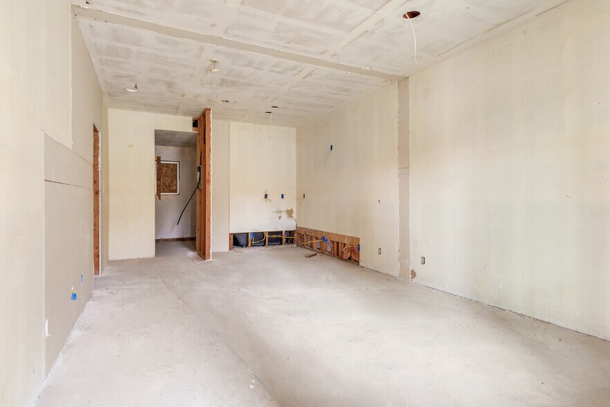 More Photos Of 545 E Hobson, Blythe Apartments For Sale