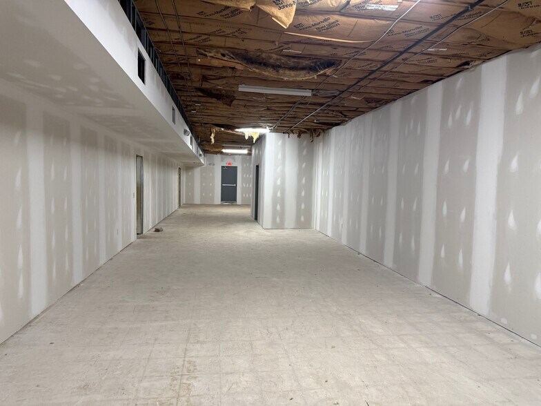 More Photos Of 3100 St Lawrence Ave, Reading Unknown For Lease