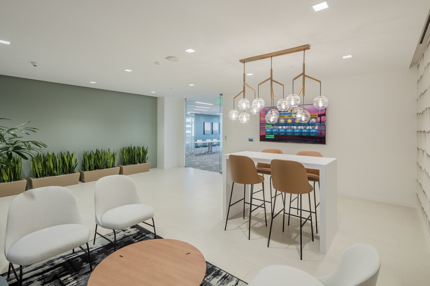 More Photos Of 100 Spectrum Center Dr, Irvine Office For Lease