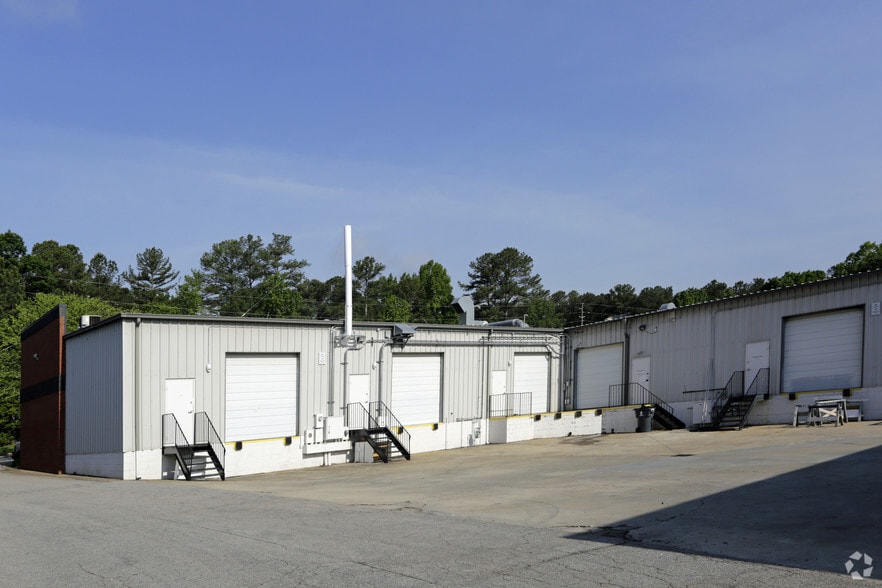 More Photos Of 5995-6005 Chapel Hill Rd, Raleigh Showroom For Lease