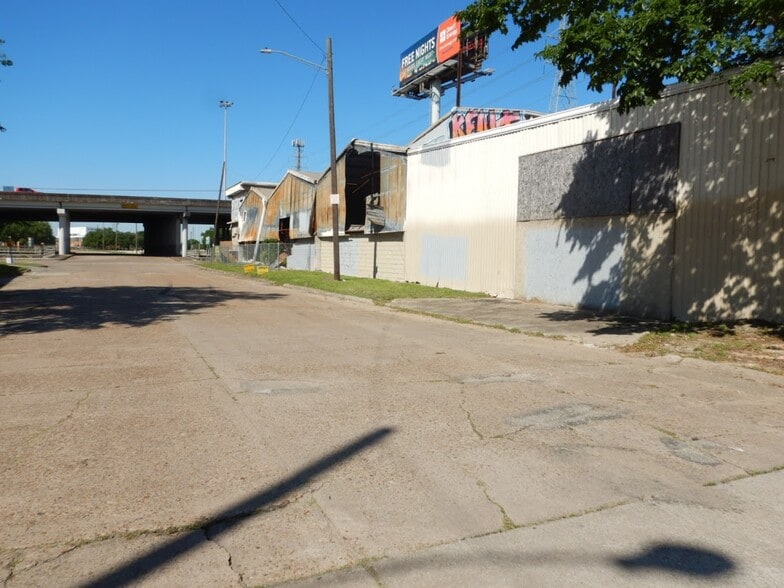 More Photos Of 4949 Gulf Fwy, Houston Warehouse For Sale