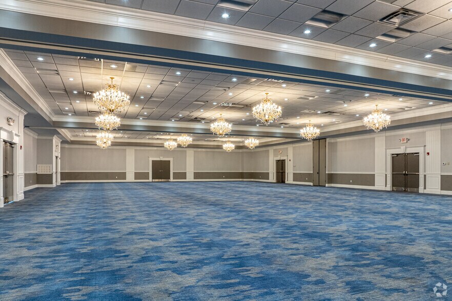 More Photos Of 411 S Larkin Ave, Joliet Hotel For Sale