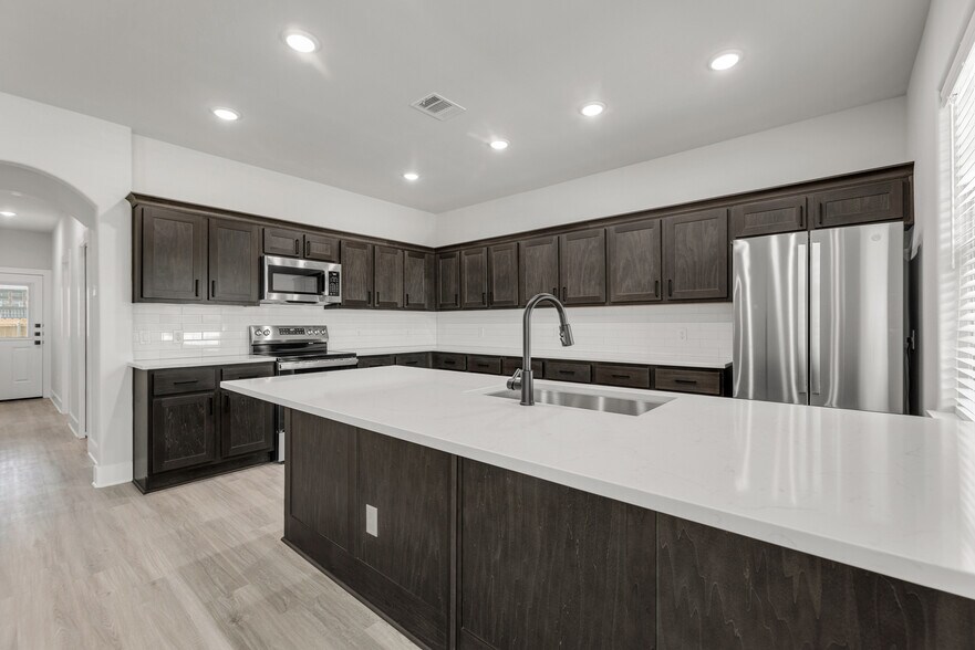 More Photos Of 514 Deacon Dr W, College Station Apartments For Sale