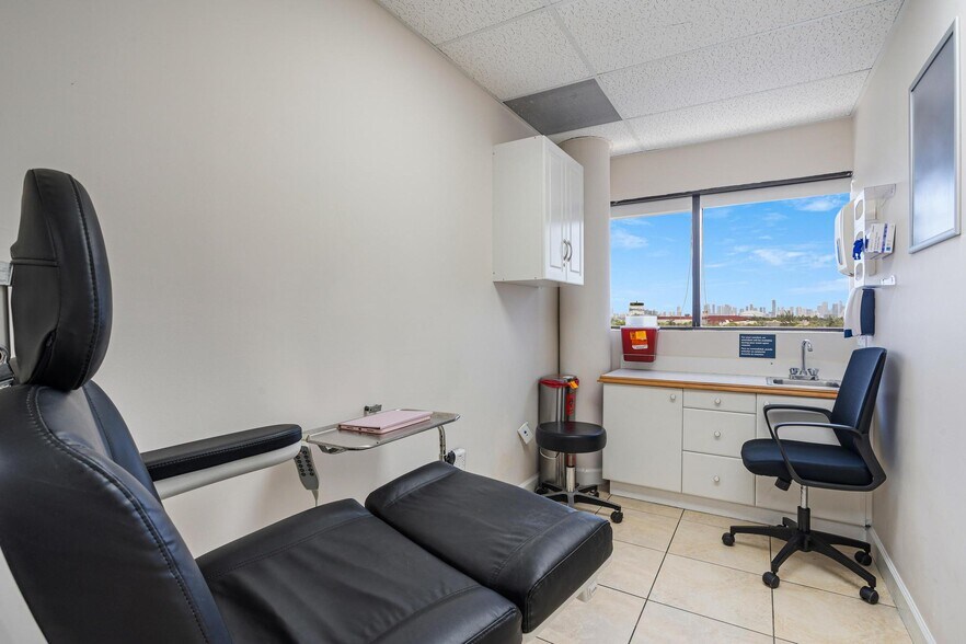 More Photos Of 351 NW Le Jeune Rd, Miami Medical For Sale