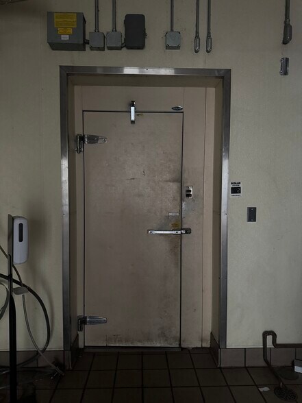 More Photos Of 1975 Abbott Rd, Anchorage Fast Food For Sale