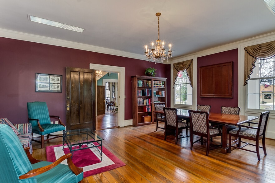 More Photos Of 2606 8th St, Tuscaloosa Office Residential For Sale