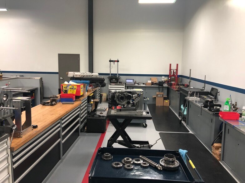 More Photos Of 114 Venture Dr, Pataskala Warehouse For Lease