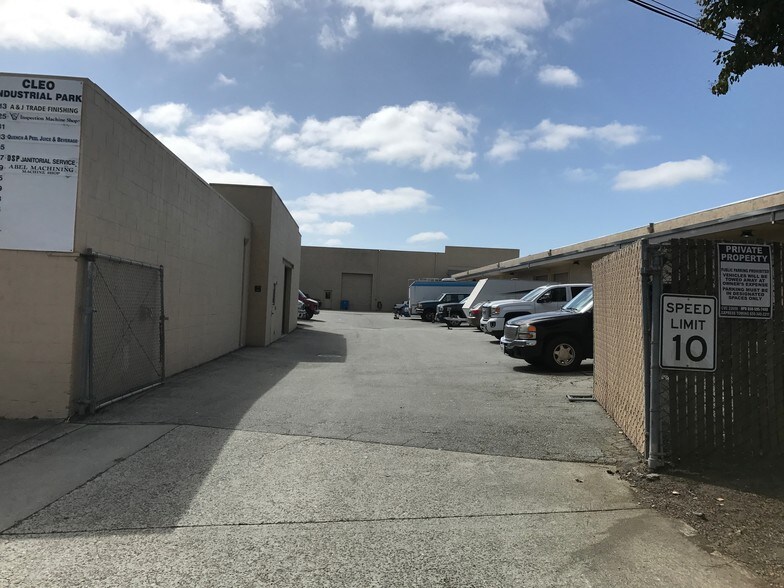 More Photos Of 513-579 Mountain View Ave, Belmont Manufacturing For Lease
