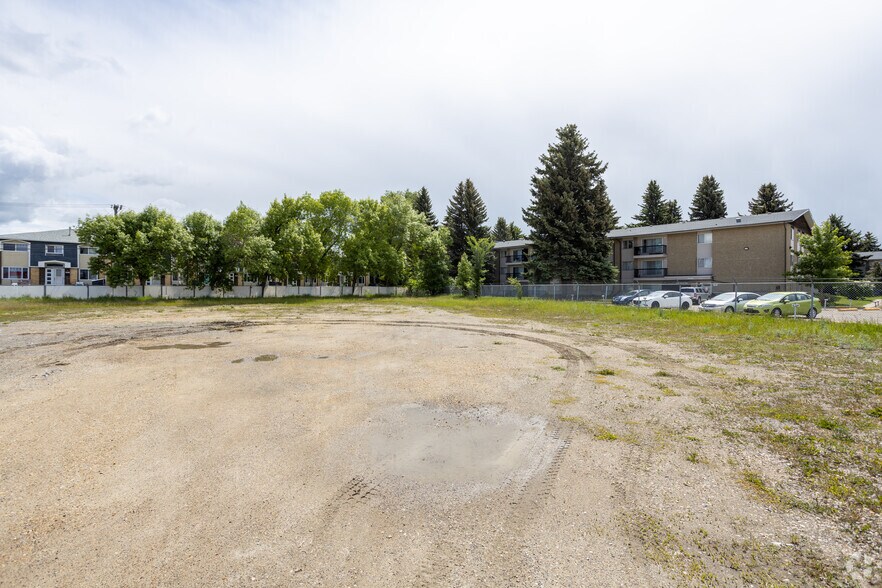 More Photos Of 3113 49 Av, Red Deer Land For Sale