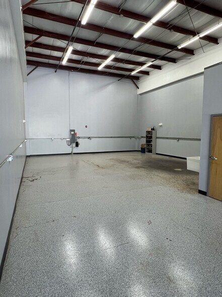 More Photos Of 7270 114th Ave, Largo Distribution For Sale