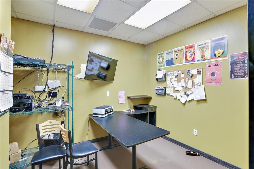 More Photos Of 15 Jackson Cir, Florence Restaurant For Sale