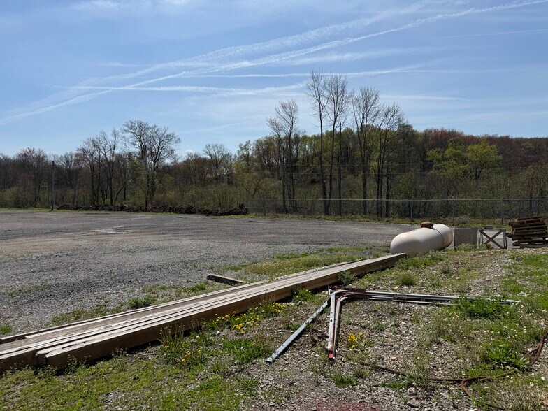 More Photos Of 4881 Pittsburgh Rd, Harrisville Light Distribution For Sale