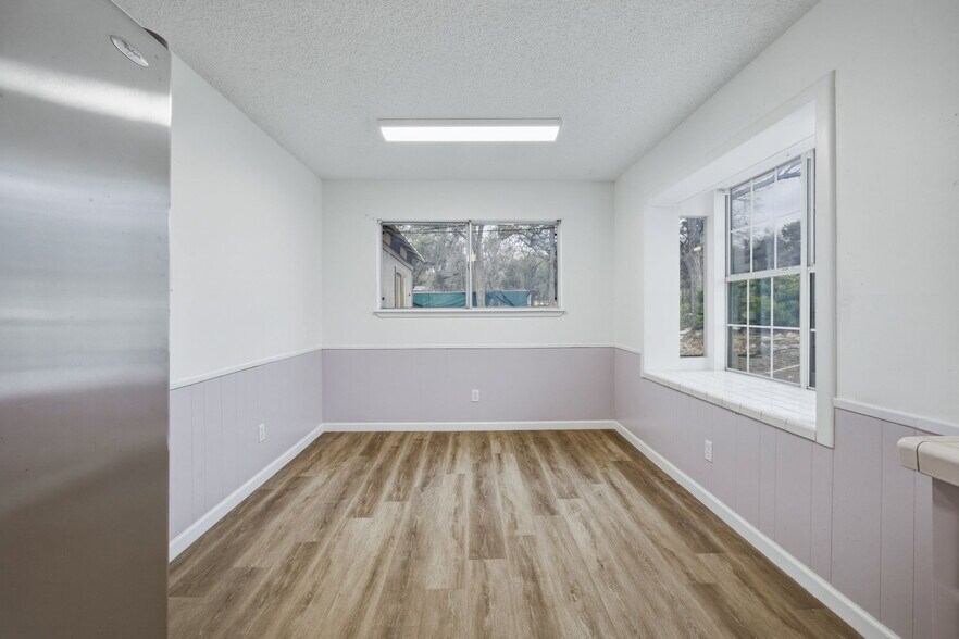 More Photos Of 7900 Hudson Loop, Austin Specialty For Lease