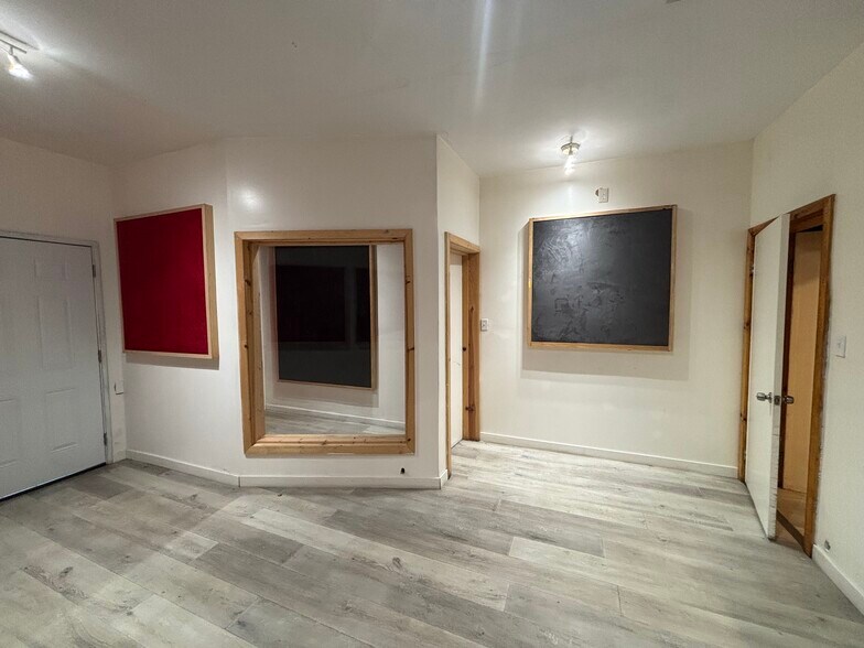 More Photos Of 10843 Burbank Blvd, North Hollywood Office For Lease