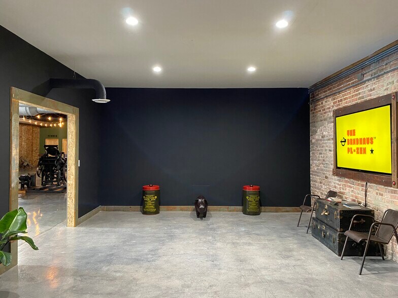 More Photos Of 1727 W 21st St, Chicago Office For Lease