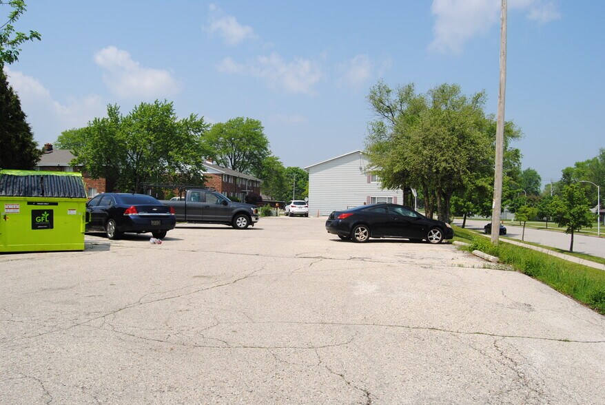 More Photos Of 7979 N 66th St, Milwaukee Apartments For Sale