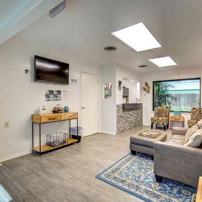 More Photos Of 737 Irby Ln, Irving Medical For Sale