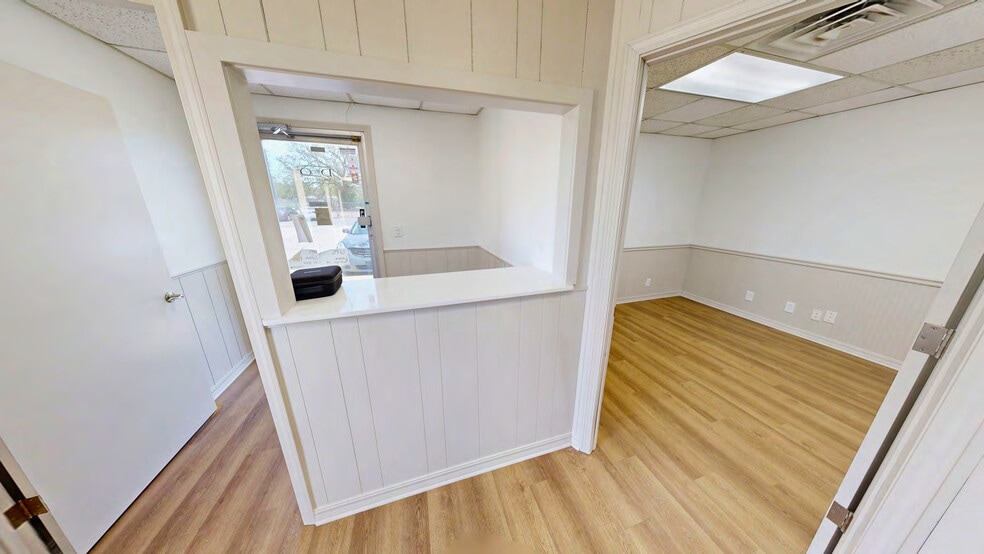 More Photos Of 153 W County Line Rd, Springdale Warehouse For Lease