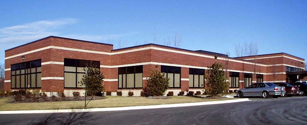 More Photos Of 1849 Pond Run Dr, Auburn Hills Office For Lease