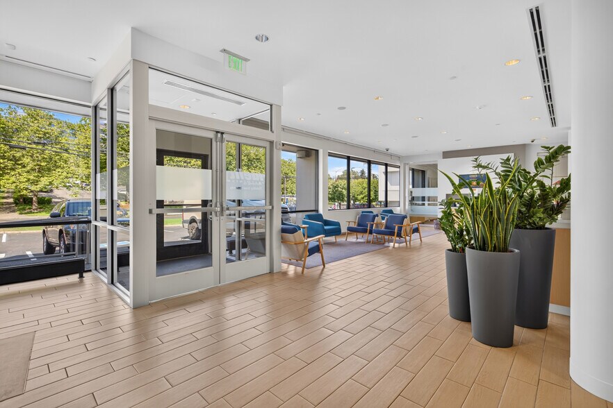 More Photos Of 18825 33rd Ave W, Lynnwood Office For Sale