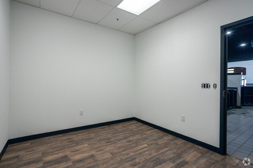 More Photos Of 18321 W Lake Houston Pky, Humble Unknown For Lease