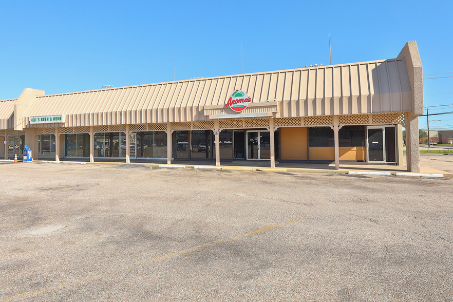 Primary Photo Of 1001-1023 S Broadway St, La Porte Storefront For Lease