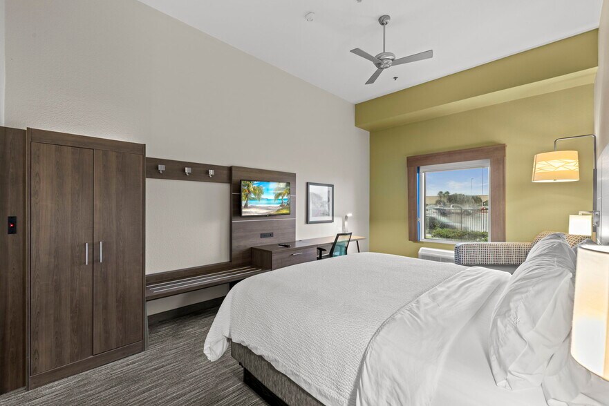 More Photos Of 3115 Central Mall Dr, Port Arthur Hotel For Sale