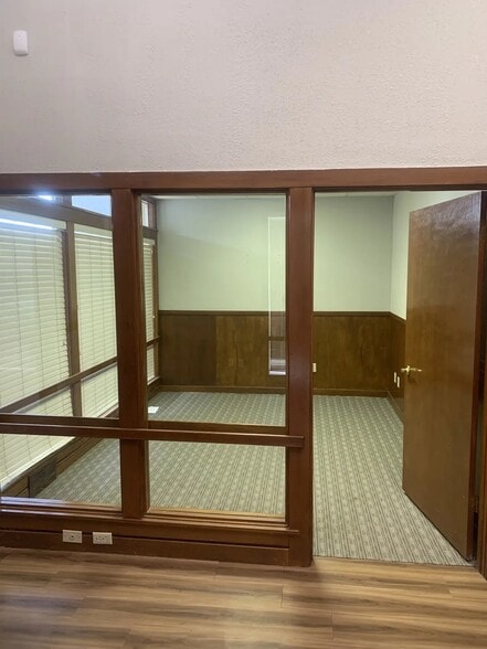 More Photos Of 209 S Pioneer Dr, Abilene Flex For Lease