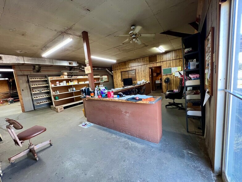 More Photos Of 402 Bermuda st, Quitman Flex For Sale