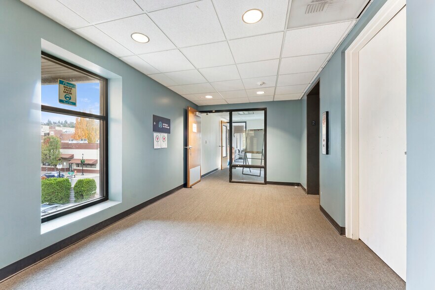 More Photos Of 900 Main St, Oregon City Storefront Retail Office For Sale