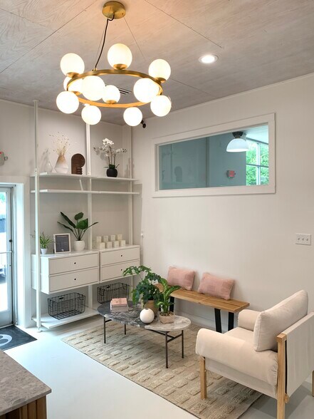 More Photos Of 1112 S 8th St, Austin Restaurant For Lease