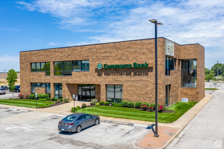 Primary Photo Of 110 NW Barry Rd, Kansas City Office Residential For Lease